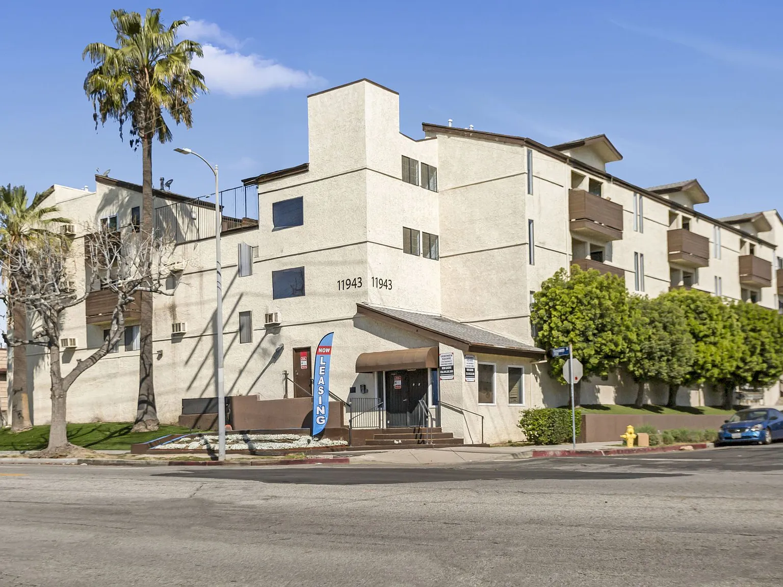 Vanowen Square Apartments — Photo 2