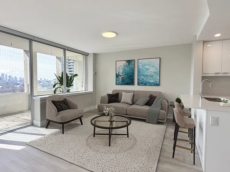 131 Bloor St W — Photo 11
