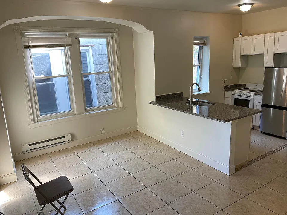 2-170 Manheim St #2