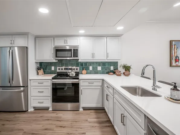 14723 Barryknoll Ln APT 107, Houston, TX 77079