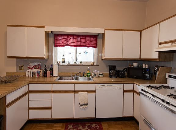 2nd image of 1454 W School St APT 1R