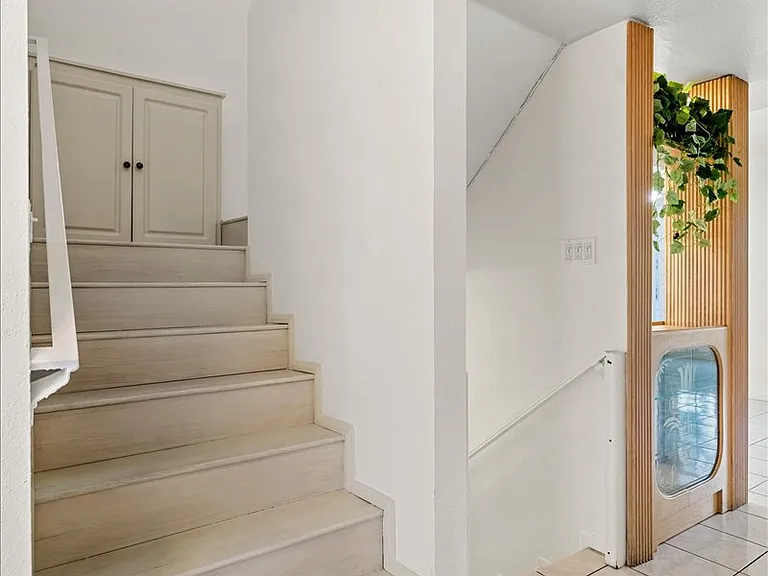 200 E Windsor Rd #1 — Photo 18