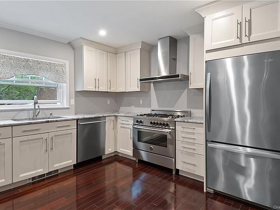 5th image of 36 Lincoln Ave #2