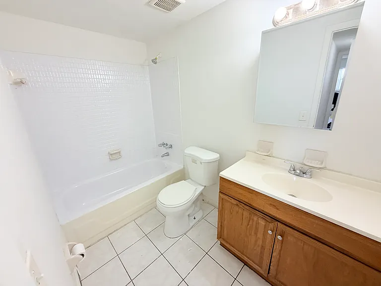 3700 NW 21st St #203 — Photo 9