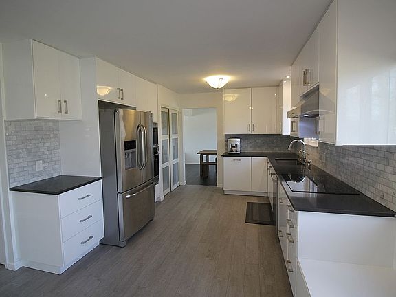 3rd image of 852 Muer Dr