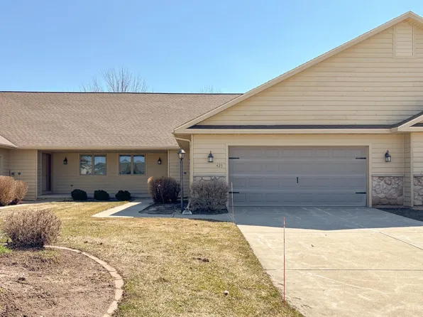 425 Brookview Dr, Luxemburg, WI 54217