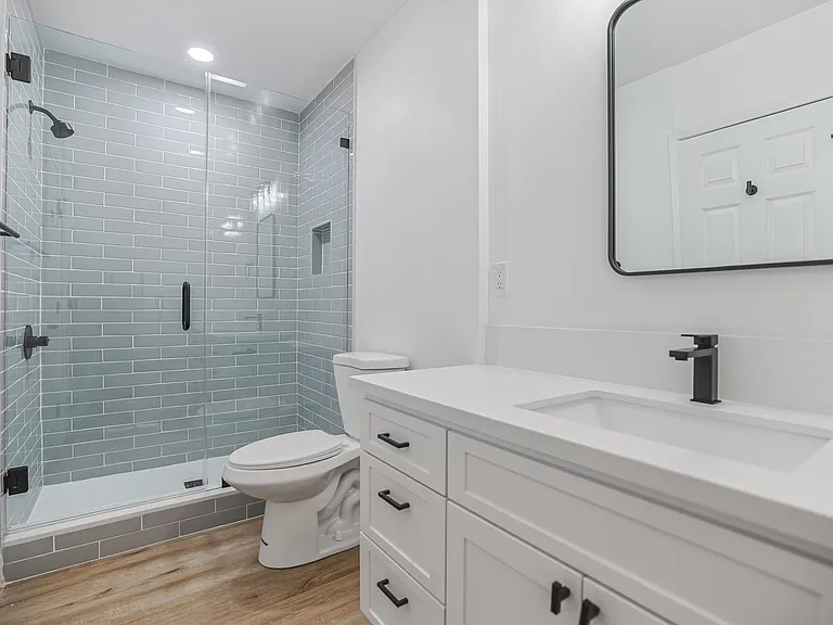 San Pasqual Apartments — Photo 10