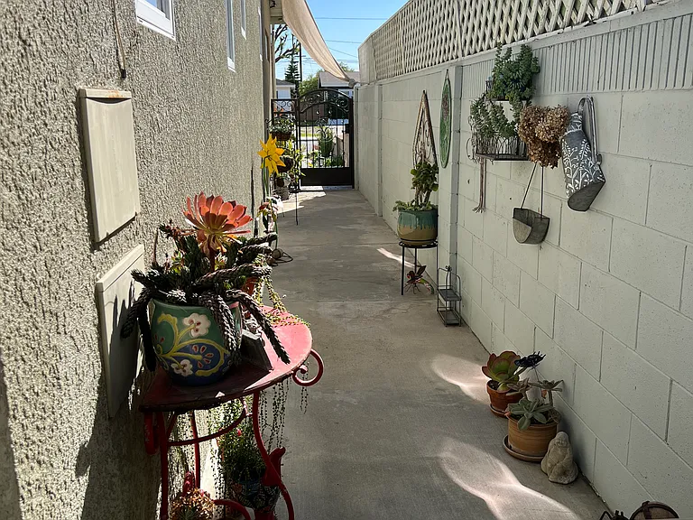 Abraham Ave — Photo 2