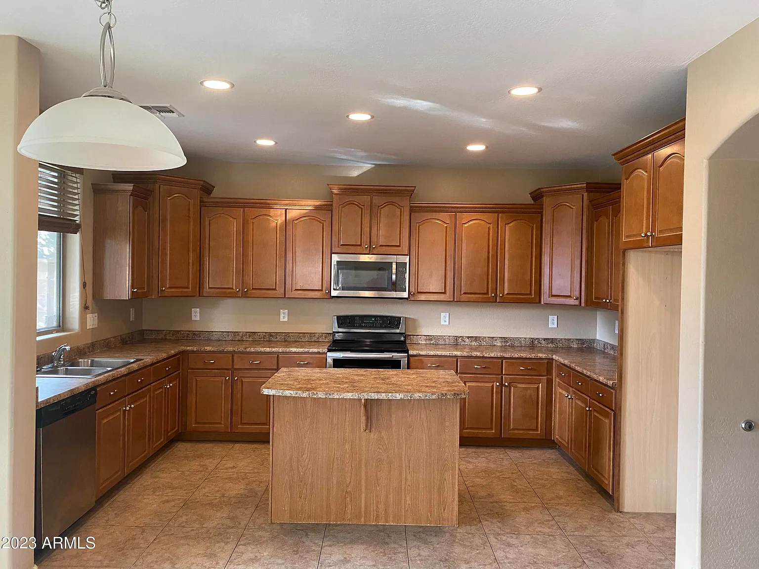 4 bed, 2438 sqft, $2,500 — Photo 3