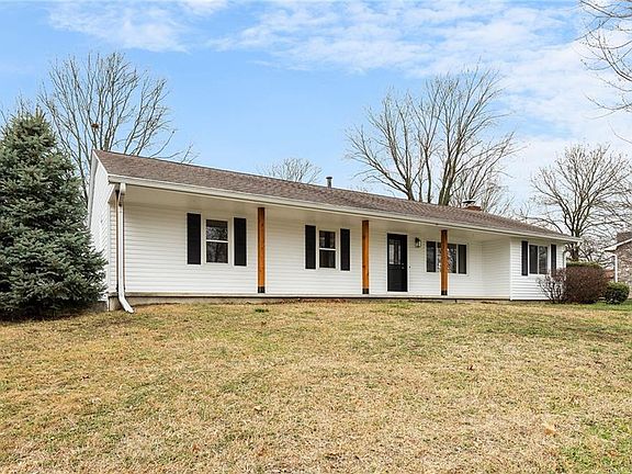 2nd image of 302 Knoll Dr