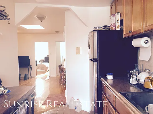 Rented by Sunrise Real Estate | media 8