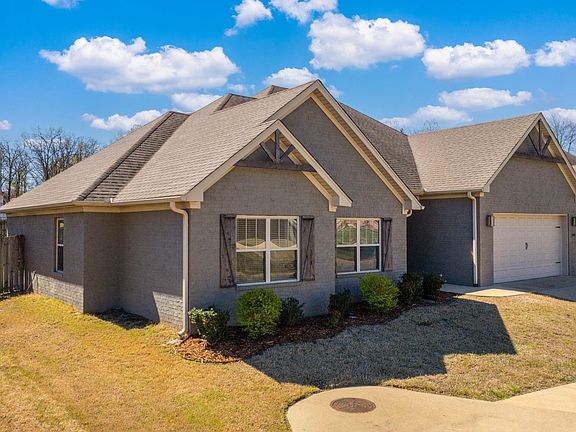 2nd image of 1709 Vine Maple Dr