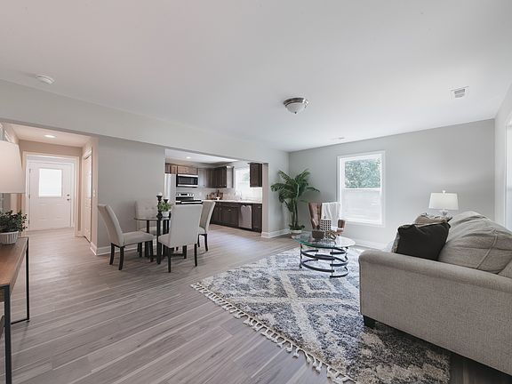 5th image of 113 Fairoak St