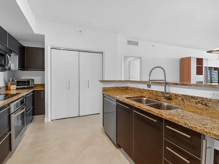 550 Okeechobee Blvd #423 — Photo 15