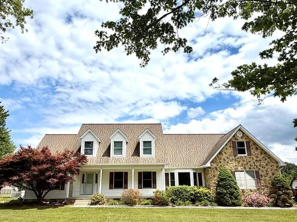 8210 Hudson Dr, La Plata, MD 20646