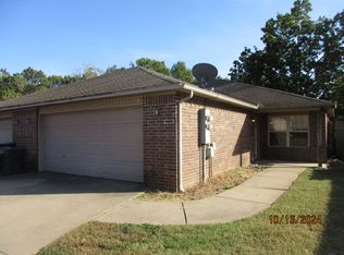 812 Greenfield St, Rogers, AR 72756