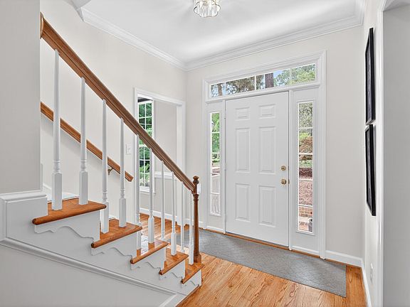 5th image of 10 Altmont Ct