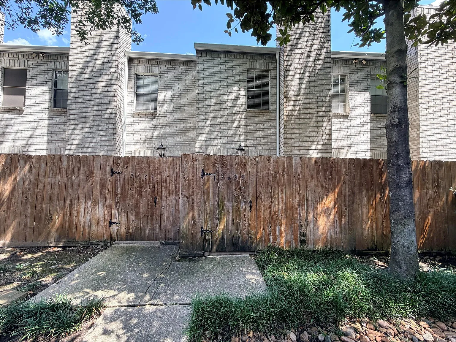 2 bed, 2.5 bath, 1640 sqft, $1,600 — Photo 2
