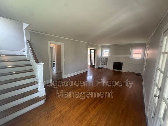 2nd image of 144 W Parkwood Dr