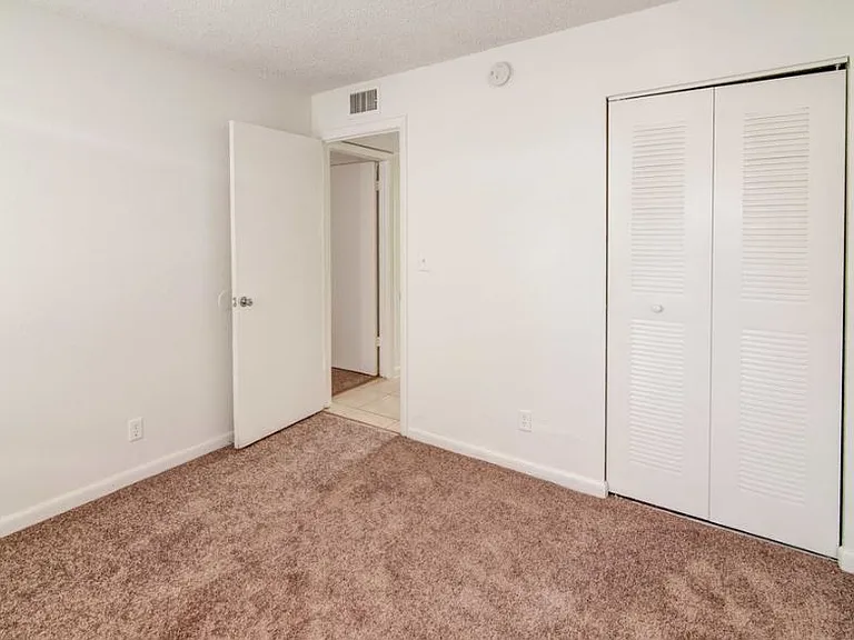 LAUDER RIDGE GARDEN APARTMENTS — Photo 19
