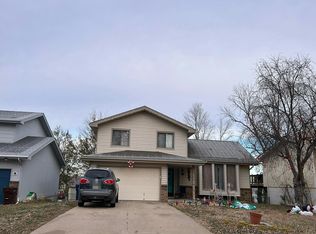 2210 Coventry Dr, Bellevue, NE 68123
