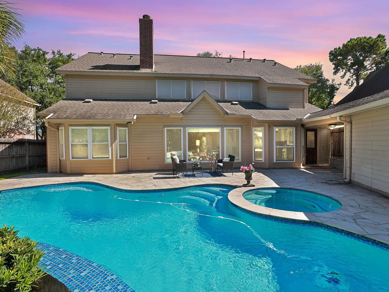 5 bed, 3.5 bath, 3571 sqft, $3,600 — Photo 2