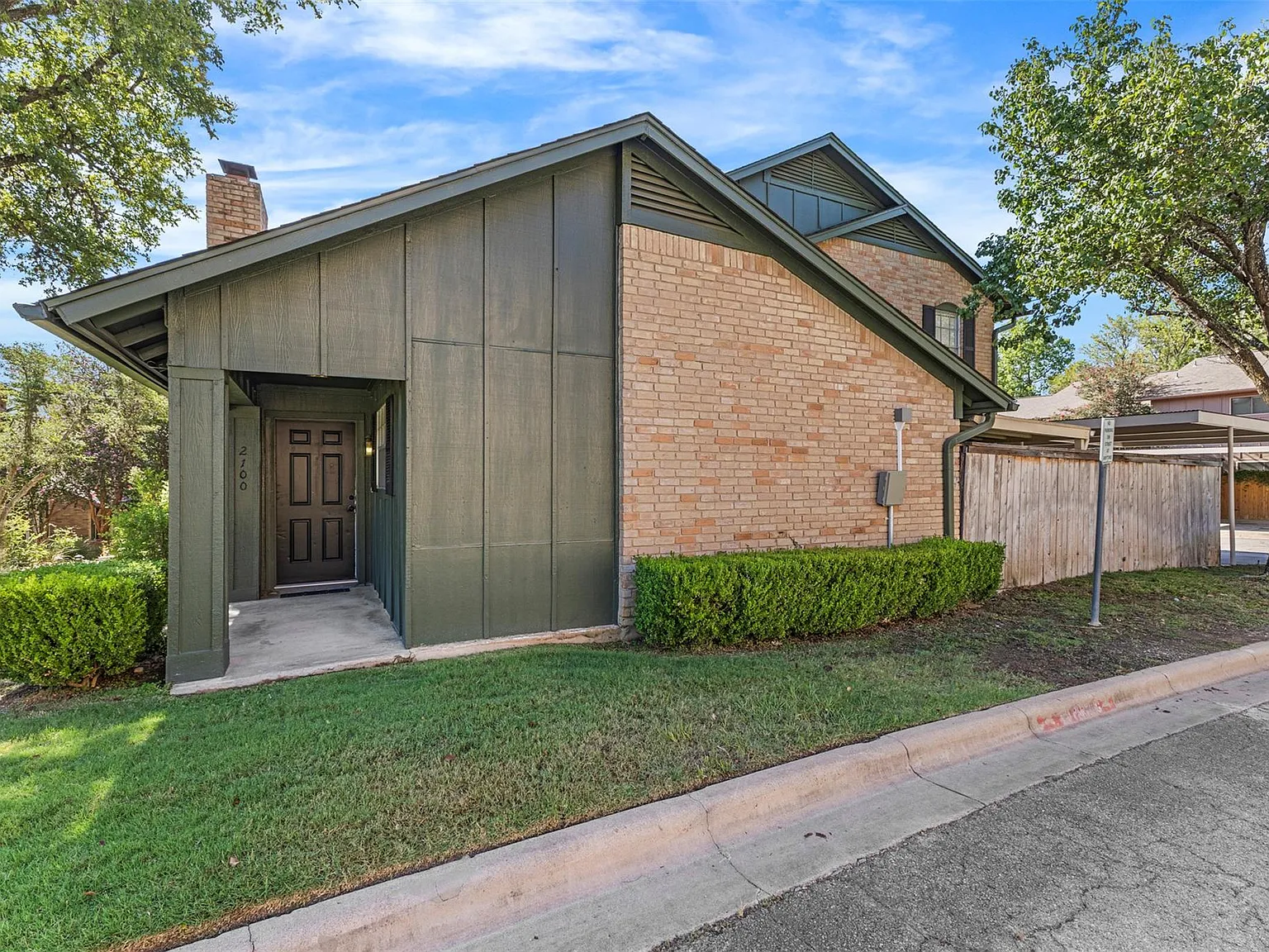3 bed, 2.5 bath, 1791 sqft, $2,200 — Photo 2