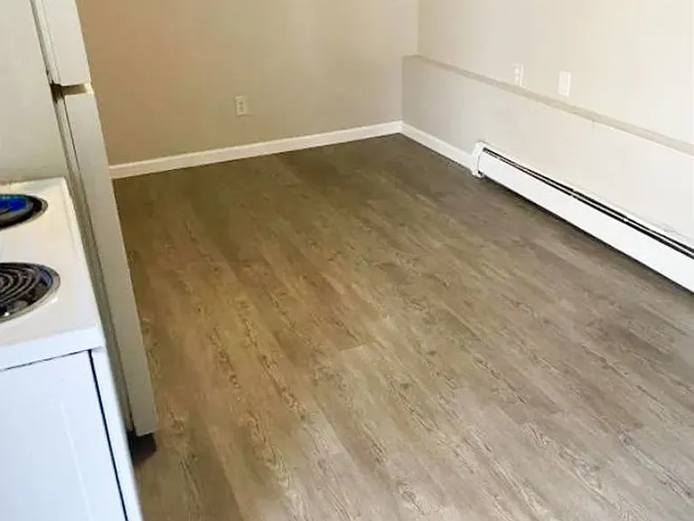 1427 E Evans Ave — Photo 3