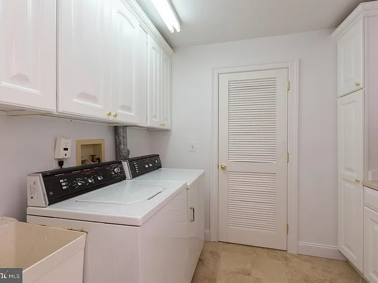 4062 Mansion Dr NW — Photo 8