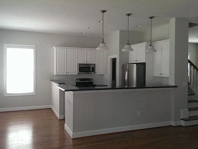 kitchen/dining area