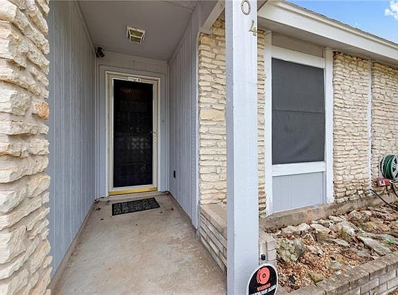 4th image of 404 N Mount Rushmore Dr