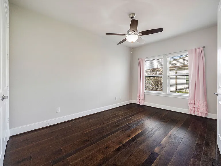 1519 Birdsall St — Photo 12