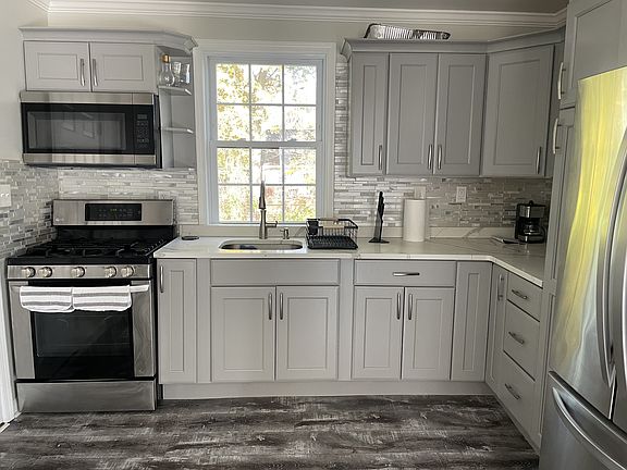 5th image of 1018 Paul Dr #1