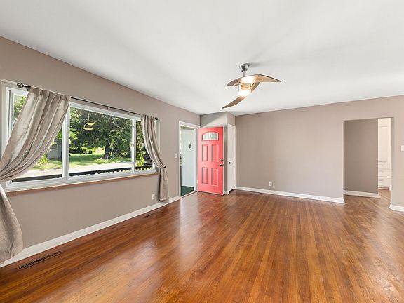 3rd image of 106 Longview Dr