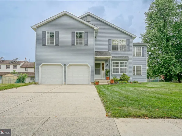 16 Lynn Dr, Burlington, NJ 08016