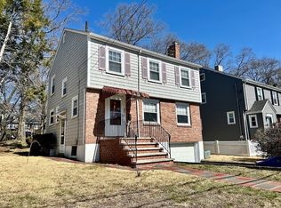 40 Hollywood Rd, West Roxbury, MA 02132