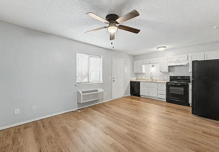 1037-1045 S Happy Hollow Rd — Photo 23