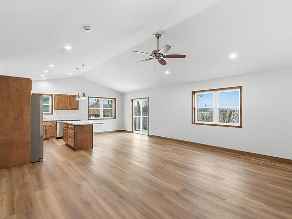 4th image of 624 Roosevelt Street