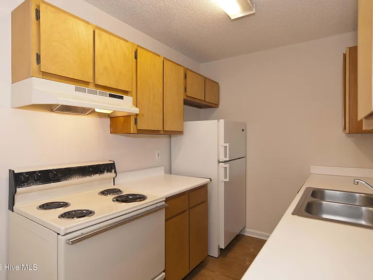 4109 Spirea Dr #J — Photo 5