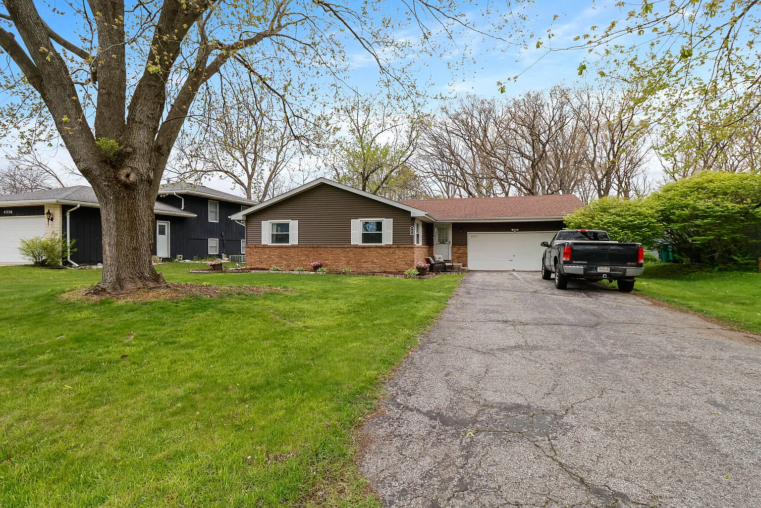 4252 Park Pl photo 1
