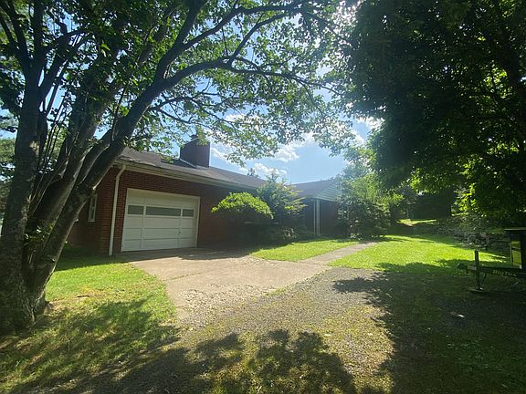3rd image of 506 Worthington Dr