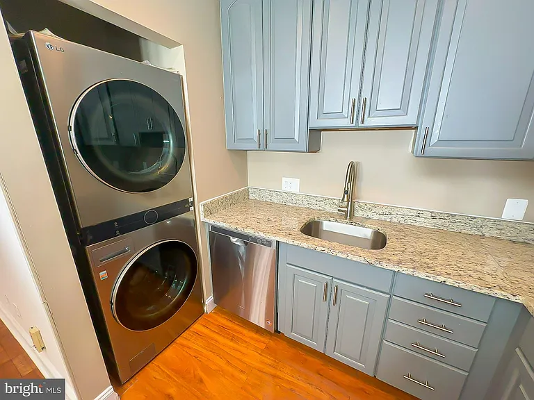 6 Monroe St #301 — Photo 6