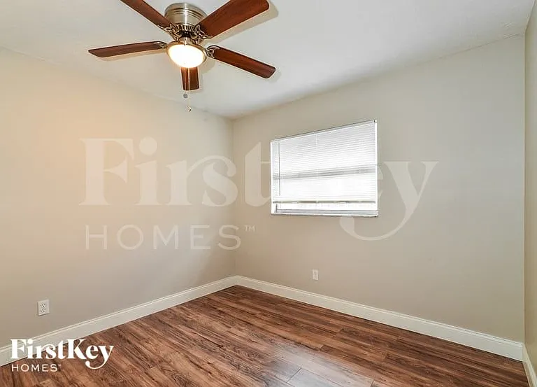 561 Hibiscus Rd — Photo 9