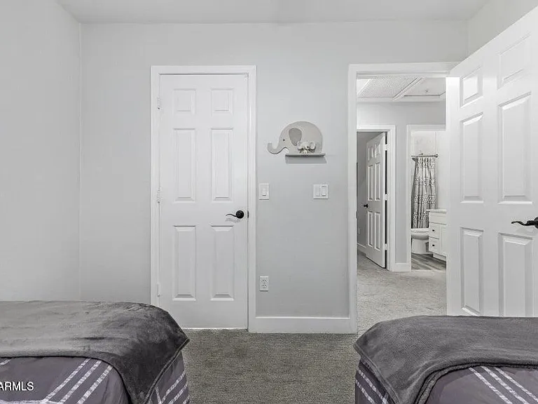 10617 W Daley Ln — Photo 23