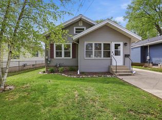 122 Tenny Ave, Waukesha, WI 53186