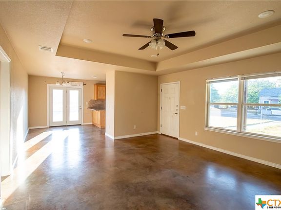 5th image of 1111 E Avenue F