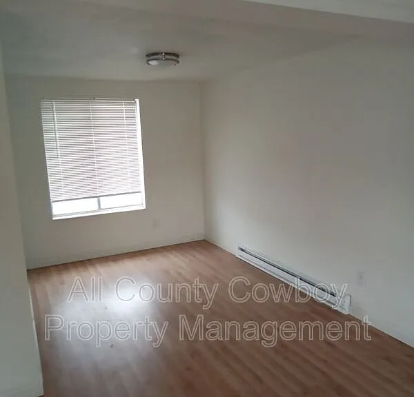 705 Ferris Ct #4 — Photo 7