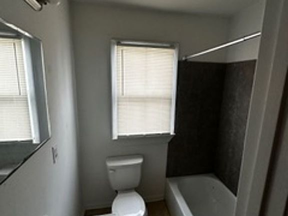 5th image of 1037 Jackson Ave