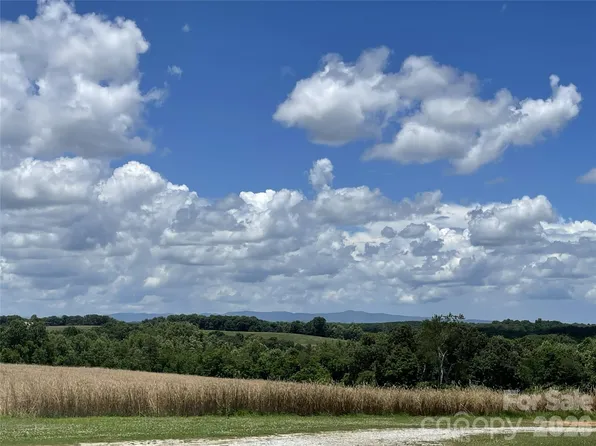 1444 Derby Dr, Shelby, NC 28150