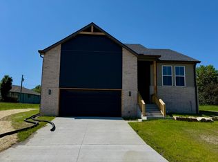 851 Tomahawk Ct, Marshfield, MO 65706